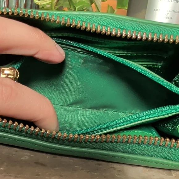 Tory Burch Vibrant Green Zip Wallet - Picture 10 of 10
